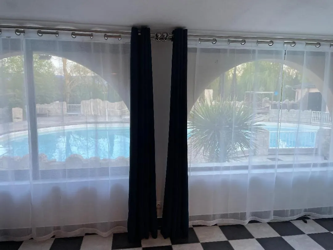 Appart hôtel Studio-gîte Spa-piscine Sauna sport Lescout